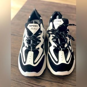 Brand new women’s fashion sneaker